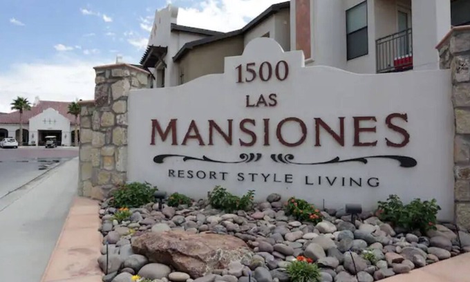 Biggs Field Apartment | Casual minimalist & comfortable apartment