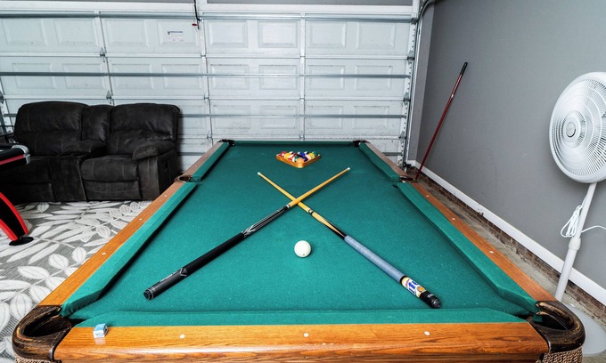 Fortson House | Cataula house: pool & games