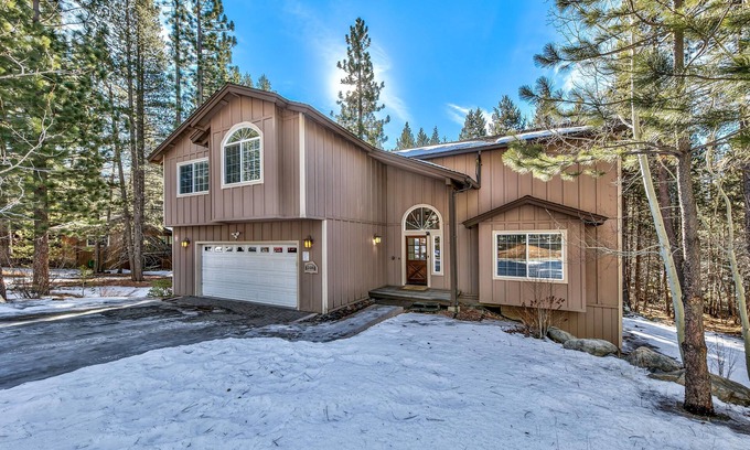 Montgomery Estates House | Cattlemans Lodge -6BR/3BA, Spa, Pool Table