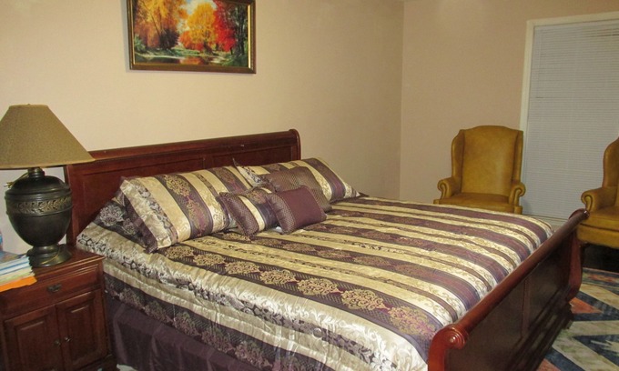 Cayce House | Cayce Charm Minutes to Downtown Columbia