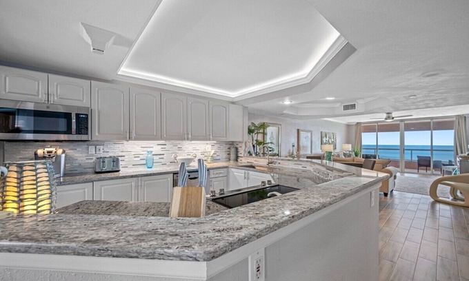 Sand Key Condo | CBC 1-15E – Gulf Front with a pool, hot tub, sauna, gym & pickleball!