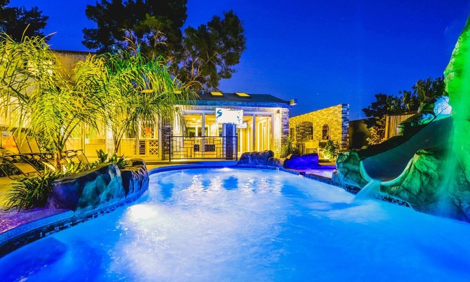 Spring Valley Villa | CC Upscale Modern 9BD/8BA Villa w/Entertainment Amenities. Sleeps 30!