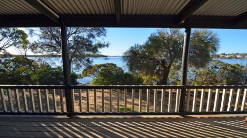 Lake Wangary House | CDC-625 Beach House incl.rear 2BR studio