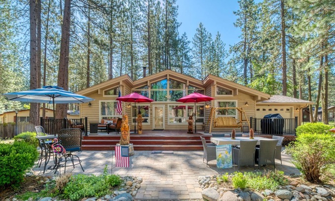 Plumas Eureka Estates House | Cedar Chalet - 6 Cedar Lane