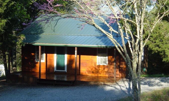 Newport Cabin | CEDAR CREST CABIN NEAR DOUGLAS LAKE. 30 MILES AWAY FROM GATLIN BURG.