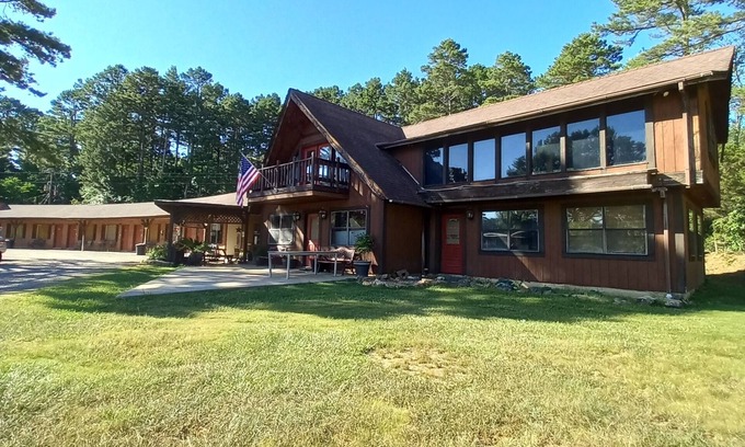 Morrilton Hotel | Cedar Falls Motel right next to Petit Jean State Park!