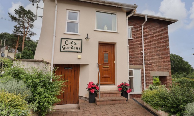 Llanbedr-dyffryn-clwyd Cottage | CEDAR GARDENS, family friendly in Llanbedr-Dyffryn-Clwyd