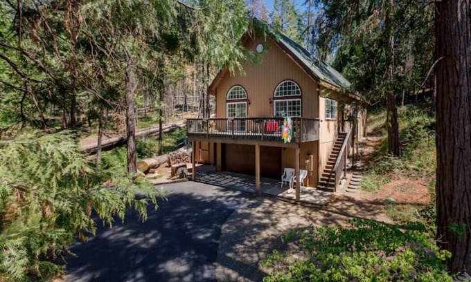 Mariposa House | Cedar Haven - A Hiker's Retreat