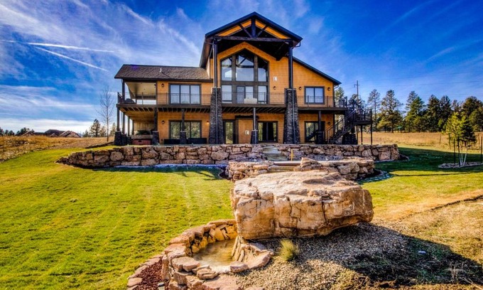 Sturgis House | Cedar Lodge on 17