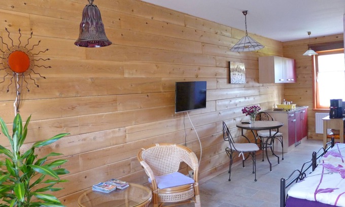 Hinrichshagen Apartment | Cedar log cabin ZBZ Anna - Guesthouses Eva-Maria and Reinhard Köhler