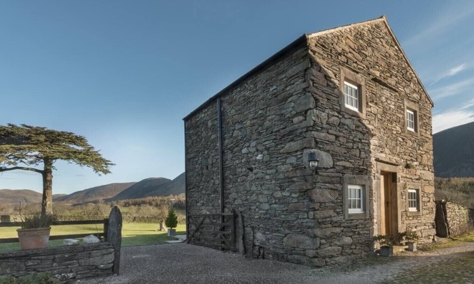 Loweswater Cottage | CEDAR NOOK, romantic, with a garden in Loweswater