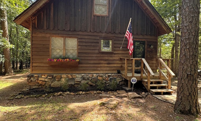 Drasco Cabin | Cedar Pines Cabin – Relax & Unwind in Peaceful Tannenbaum