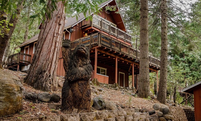 Glencoe Cabin | Cedar Retreat with Hot Tub, Sauna & Lake Access