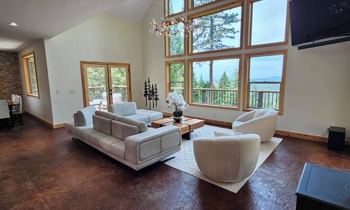 Mi-Wuk Village Cabin | Cedar Rock Cabin: 5-bedroom with AC and fitness room in Mi-Wuk Village