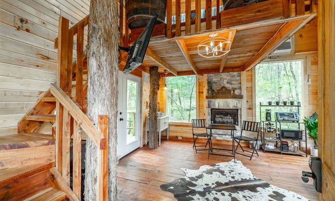 Trenton House | Cedarbrook Treehouse | Hot Tub, Dog Friendly, Private | 1 Bed, 1 Bath