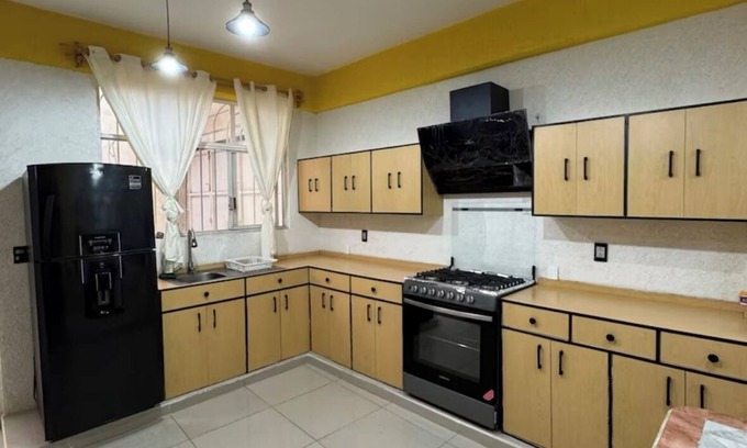 Chilpancingo de los Bravo House | Centrally located residence