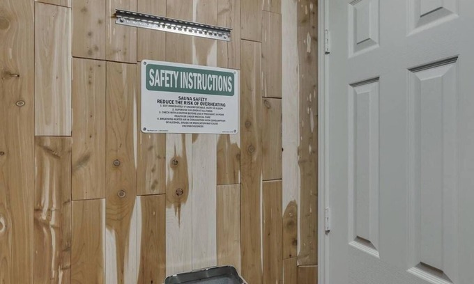 South Arlington House | Center of DFW! ATT stadium! Pool, Hot tub, Sauna and Gym oasis!