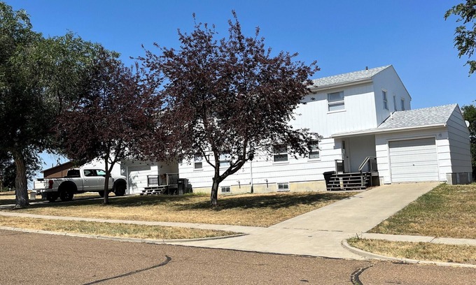 Fort Peck House | Center of It All #4