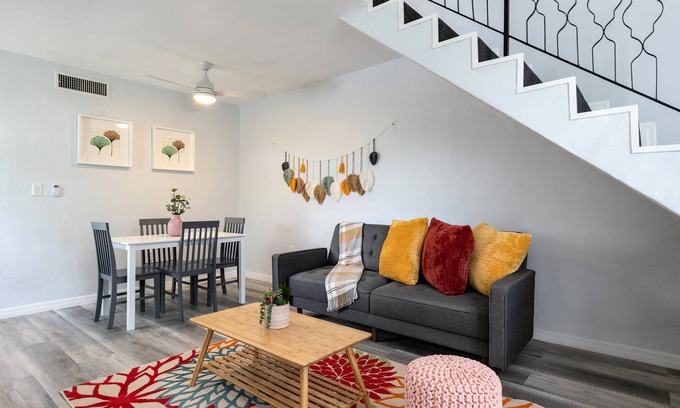 Virginia Gardens Apartment | Central 1b apt | Next to Airport