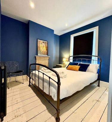 Hereford House | Central 2br I Pets I Parking