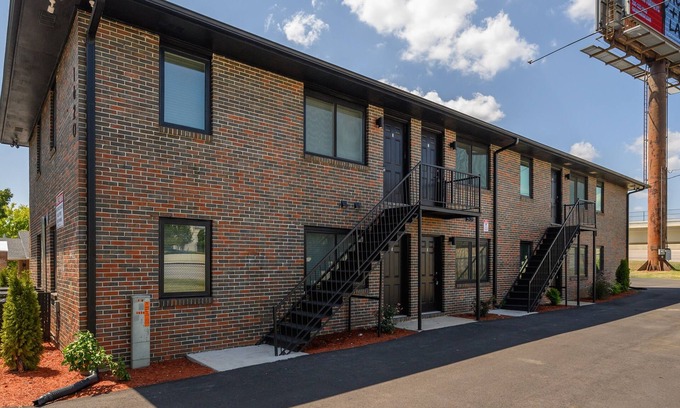 Civil Rights Historic District Condo | Central Duo Suites B & C- Groups/Parking/King Beds