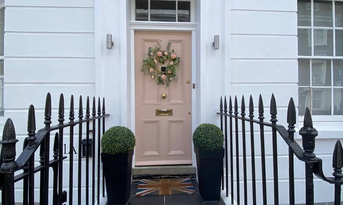 Churchill Apartment | CENTRAL LONDON TOWNHOUSE! SHORT WALK TO BUCKINGHAM PALACE, RIVER METROS & CAFES!