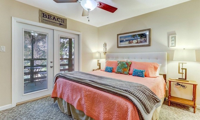 Fernandina Beach Condo | Central Oasis: Pool, Minutes to Shops & Beach!