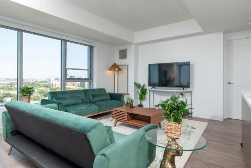 Central Square Apartment | Central Penthouse City Skyline Views Gym sleep 8