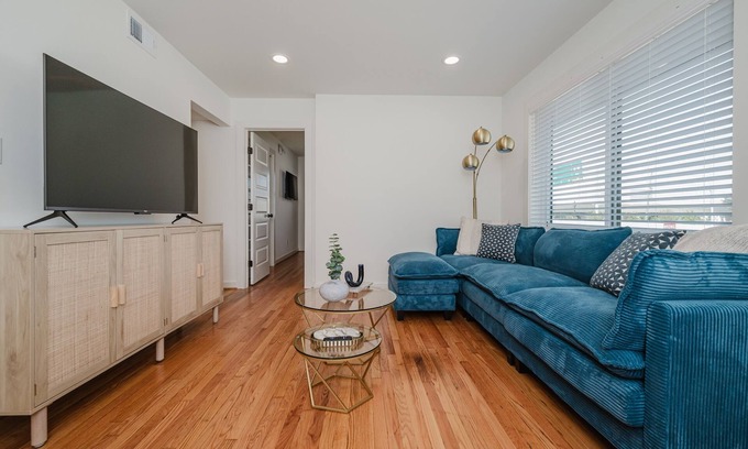 Civil Rights Historic District Condo | Central Quarters- Groups/King & Queen Beds/Parking