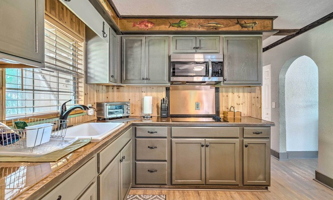 Yankeetown House | Central Yankeetown Hideaway: Walk to Water!