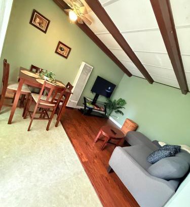 Cutten Apartment | Centrally located adu