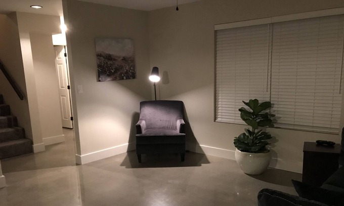 Carbondale House | Centrally located and family friendly.