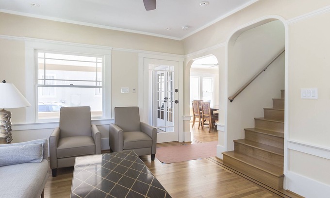 San Anselmo House | Centrally located Craftsman home