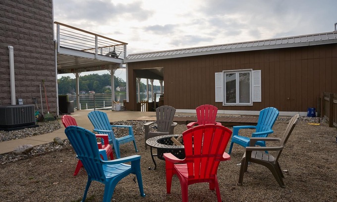 Sister Lakes House | Centrally Located in Heart of Sister Lakes, Michigan