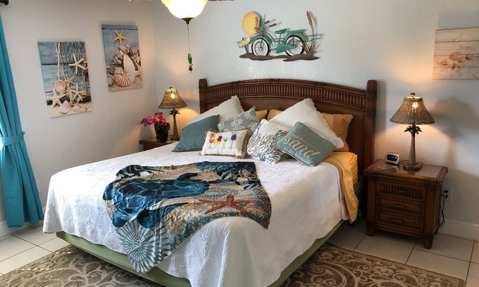 Oldsmar Villa | Centrally located to beaches, Close to Bush Gardens Pets Welcome Free Wifi