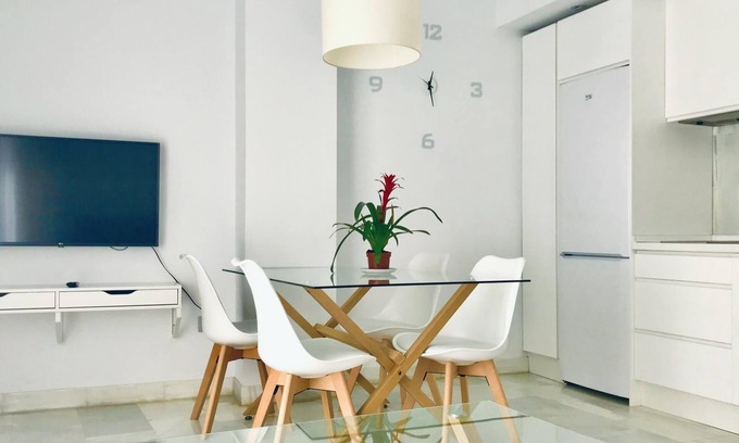 Centro - Sagrario Apartment | Centrally located, with free parking. Modern and spacious apartment.