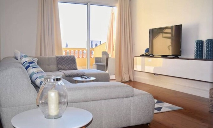 Imaculado Coracao de Maria House | Centre Funchal top floor terrace & large balconies