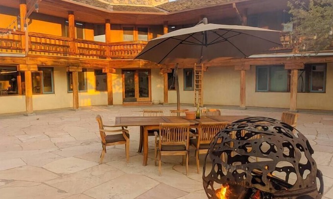 Arroyo Seco Villa | Château des Montes, Château des Montes - Luxury Estate