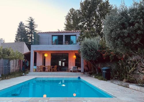 Ille-sur-Tet Villa | Chai et cuve à vin de 1907 en villa