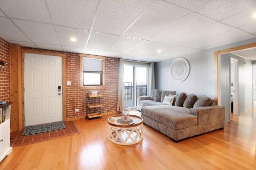 Ingleside Apartment | Chain O' Lakes Beach Penthouse Sunset View and Boat Dock