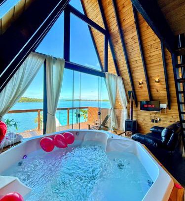 Imarui Cabin | Chalé Beira da Lagoa Jacuzzi, Lareira e Piscina