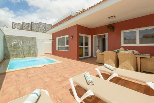 Telde Villa | Chalé con piscina junto a la playa