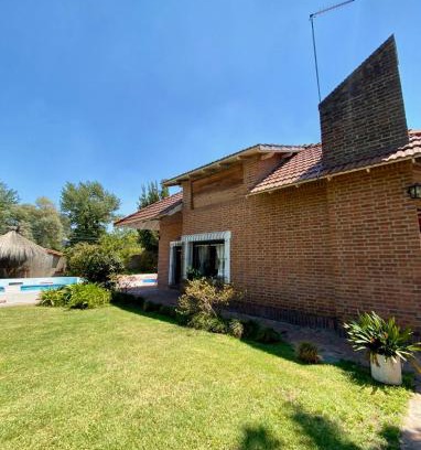 Pilar Centro House | Chalé en Pilar con pileta Solo eventos y reuniones