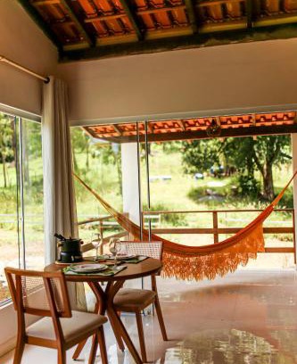 Conduru Villa | Chalés São João - a 500m da Cachoeira de Bom Jardim - com piscina