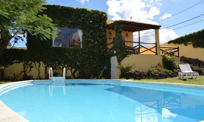 La Solana Villa | Chalet La Alpispa with private pool in Las Palmas.