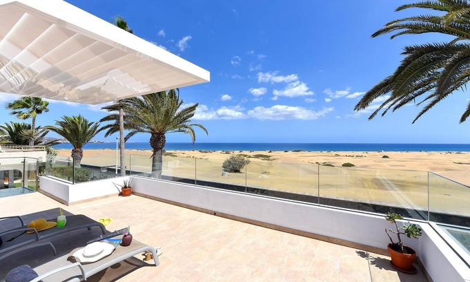 Playa del Ingles Ski Chalet | Chalet Golden Sahara by VillaGranCanaria