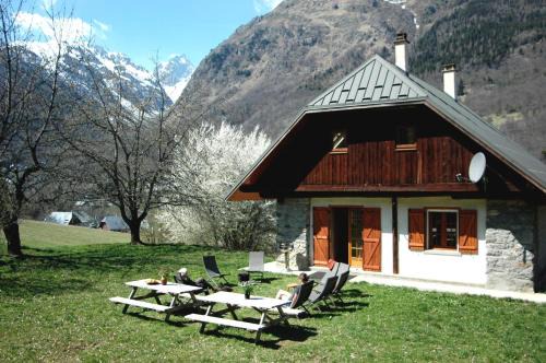 Saint-Colomban-des-Villards Ski Chalet | Chalet Savoiage - 13 personnes