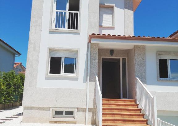 Ourense House | CHALET A SOLO 5 MIN DE OURENSE CIUDAD con jardín y barbacoa