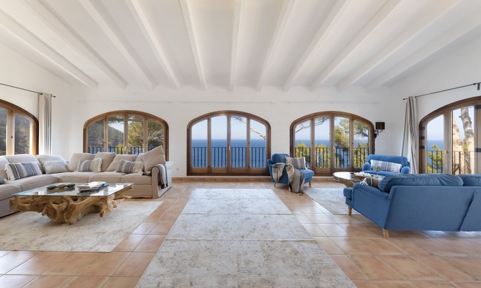 Banyalbufar Ski Chalet | Chalet con Vistas Panorámicas en Primera Línea de mar