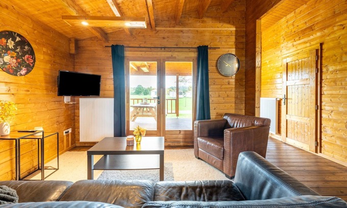 Municipality of Valkenswaard Ski Chalet | Chalet in Brabant near Nature Reserves